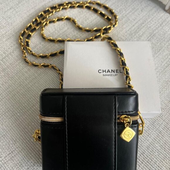 Chanel Beauty Makeup Crossbody Bag with Mirror & Detachable Chain Black Gold NIB - Picture 5 of 10